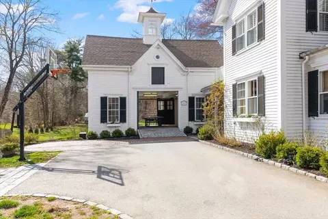 Exterior - 737 Main St, Hingham, MA 02043 photo 3 of 10