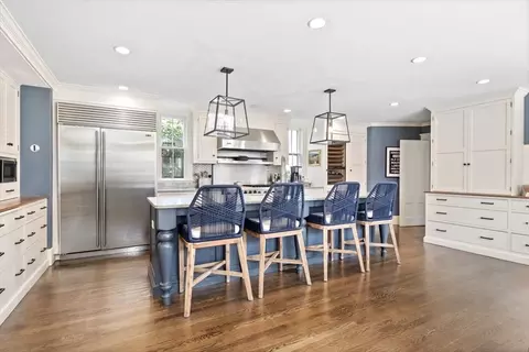 Dining - 737 Main St, Hingham, MA 02043 photo 2 of 3