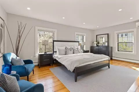 Bedroom - 12 Toxteth St, Brookline, MA 02445 photo 4 of 9