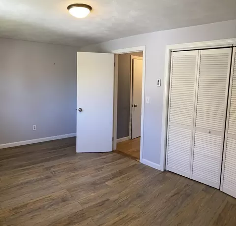 51 Phelps St, Easthampton, MA 01027 photo 8