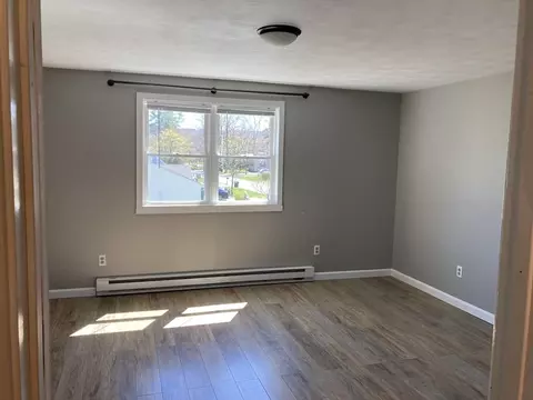 51 Phelps St, Easthampton, MA 01027 photo 6