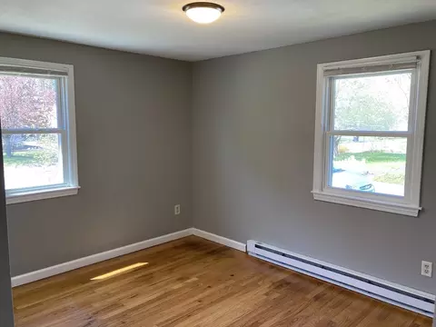 51 Phelps St, Easthampton, MA 01027 photo 9