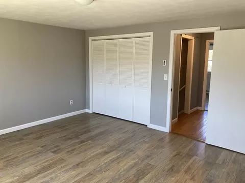 51 Phelps St, Easthampton, MA 01027 photo 7