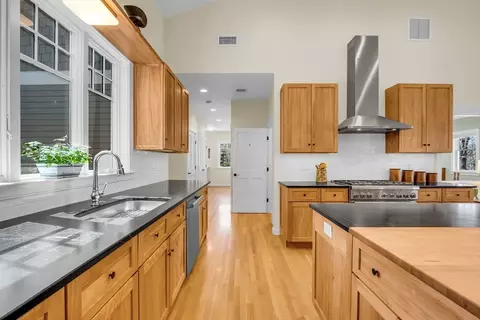 Kitchen - 17 Whitney Rd, Stow, MA 01775 photo 6 of 8