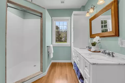 Bath - 17 Whitney Rd, Stow, MA 01775 photo 1 of 4
