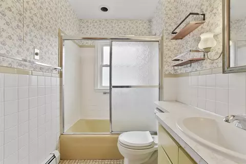 Bath - 18 James St, Beverly, MA 01915 photo 2 of 2