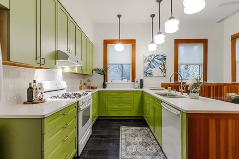 11 Oakdale #11, Jamaica Plain, MA 02130