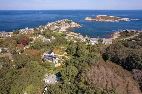 27 Straitsmouth Way, Rockport, MA 01966
