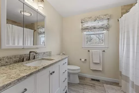 Bath - 31 Benoni Dr, Sutton, MA 01590 photo 2 of 3