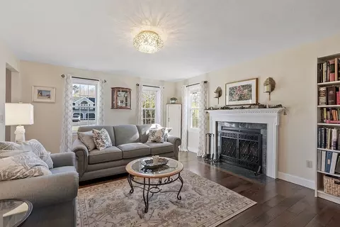 Living - 31 Benoni Dr, Sutton, MA 01590 photo 1 of 4
