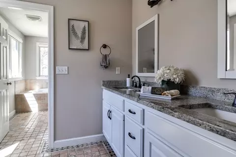 Bath - 4 Algonquian Dr, Natick, MA 01760 photo 1 of 1