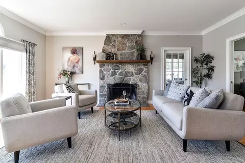 Living - 4 Algonquian Dr, Natick, MA 01760 photo 1 of 5