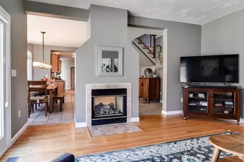 Living - 4 Algonquian Dr, Natick, MA 01760 photo 4 of 5