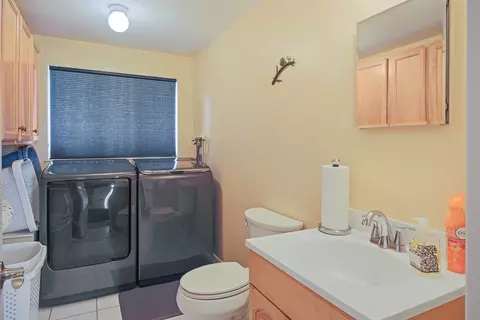 Bath - 53 Barry Rd, Worcester, MA 01609 photo 5 of 5