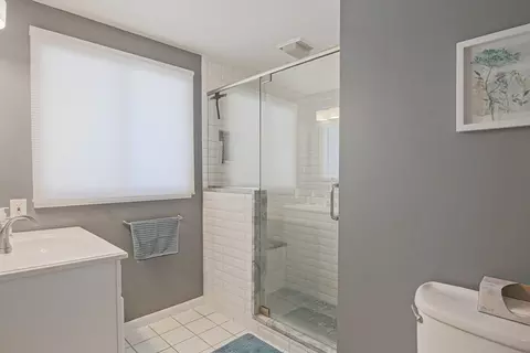 Bath - 53 Barry Rd, Worcester, MA 01609 photo 4 of 5