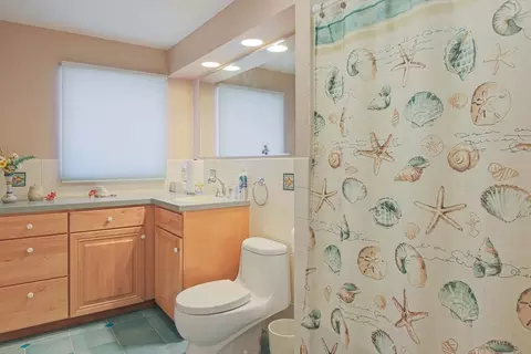 Bath - 53 Barry Rd, Worcester, MA 01609 photo 1 of 5