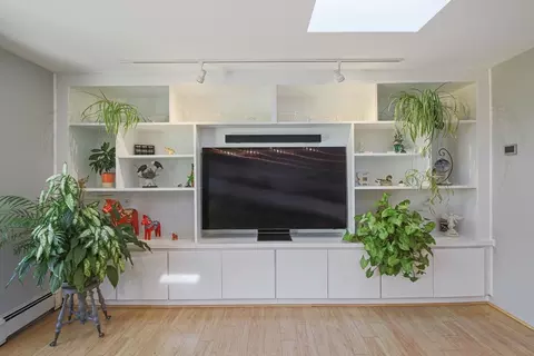 Living - 53 Barry Rd, Worcester, MA 01609 photo 4 of 6
