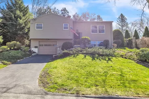 166 Michigan Ave, Holyoke, MA 01040