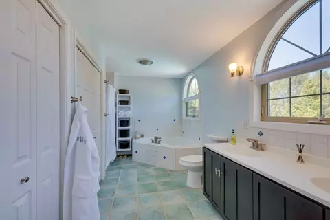 Bath - 39 Old Farm Rd, Needham, MA 02492 photo 2 of 3