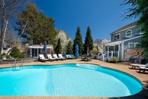 Exterior - 39 Old Farm Rd, Needham, MA 02492 photo 5 of 15