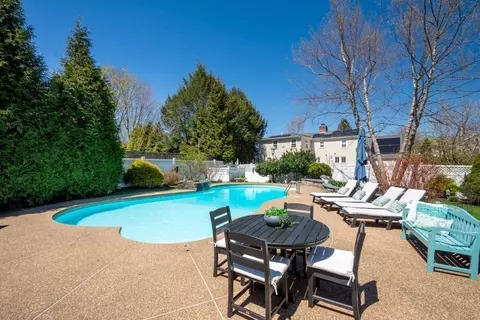 Exterior - 39 Old Farm Rd, Needham, MA 02492 photo 7 of 15