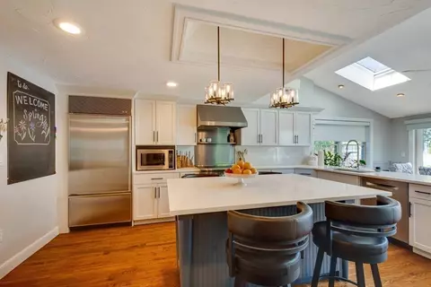 Kitchen - 39 Old Farm Rd, Needham, MA 02492 photo 3 of 5