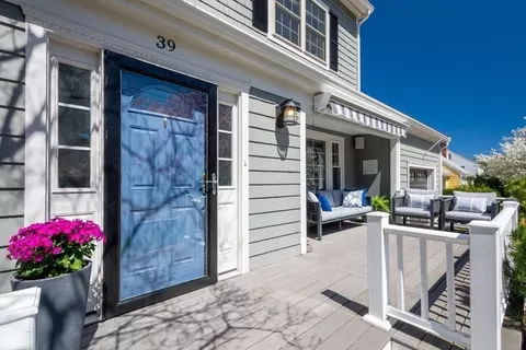 Exterior - 39 Old Farm Rd, Needham, MA 02492 photo 3 of 15