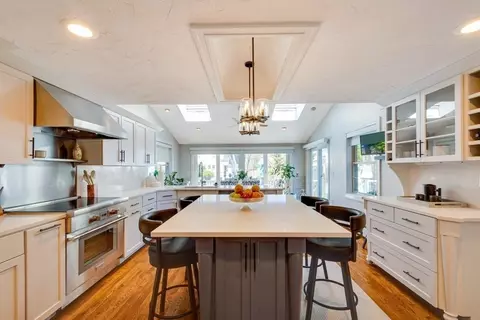 Kitchen - 39 Old Farm Rd, Needham, MA 02492 photo 2 of 5