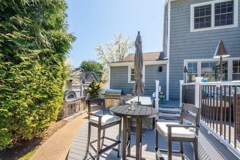 Exterior - 39 Old Farm Rd, Needham, MA 02492 photo 10 of 15
