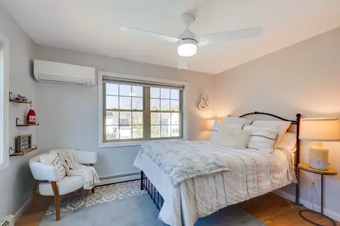 Bedroom - 39 Old Farm Rd, Needham, MA 02492 photo 5 of 5