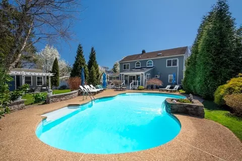 Exterior - 39 Old Farm Rd, Needham, MA 02492 photo 6 of 15