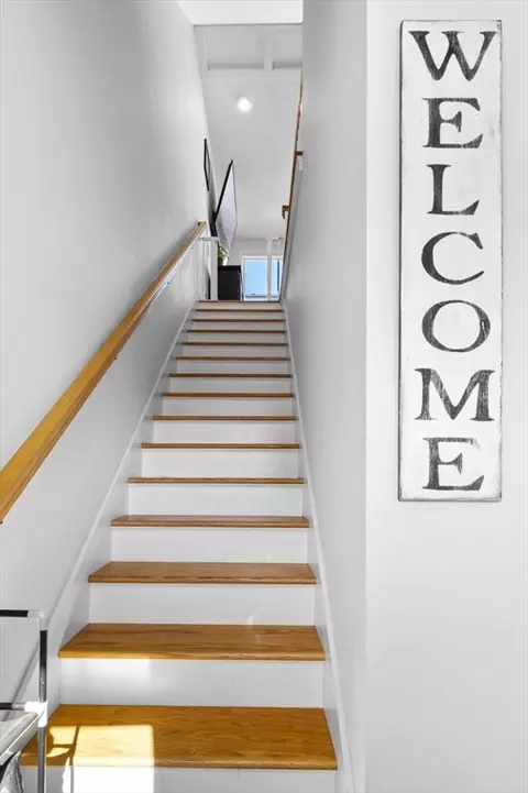 Entry Way - 21 Summit Ave #3, Beverly, MA 01915 photo 1 of 1