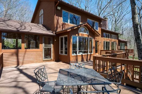 22 Streeter Rd, Hubbardston, MA 01452