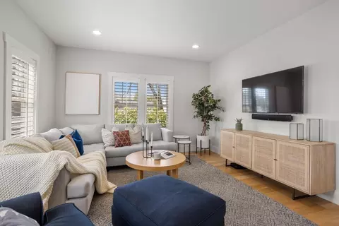 Dining - 28 Free St, Hingham, MA 02043 photo 2 of 2