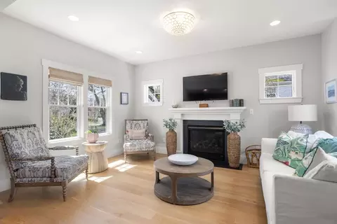 Living - 28 Free St, Hingham, MA 02043 photo 1 of 2