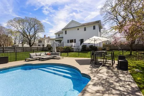Exterior - 28 Free St, Hingham, MA 02043 photo 5 of 6