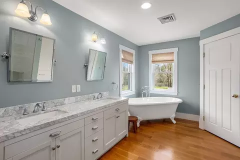 Bath - 28 Free St, Hingham, MA 02043 photo 1 of 5