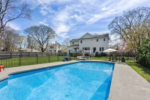 Exterior - 28 Free St, Hingham, MA 02043 photo 4 of 6