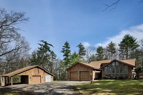3 Taylor Hts, Montague, MA 01351