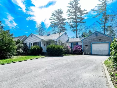 8 Crapo St, Marion, MA 02738