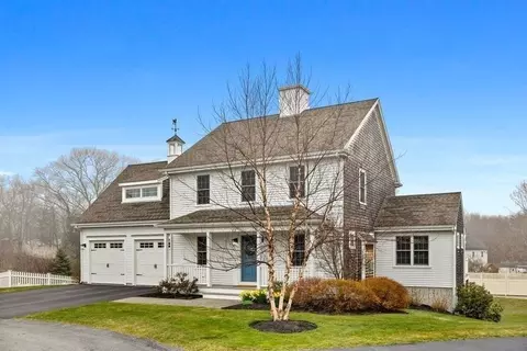 22 Weathervane Ct, Hingham, MA 02043