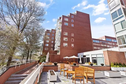 975 Memorial Dr #507, Cambridge, MA 02138