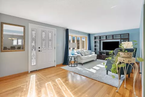 Living - 72 Gail St, Springfield, MA 01108 photo 1 of 4