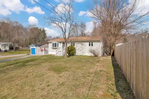 Exterior - 72 Gail St, Springfield, MA 01108 photo 5 of 8