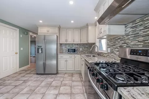 Kitchen - 42 Berkeley Rd, Dedham, MA 02026 photo 3 of 6