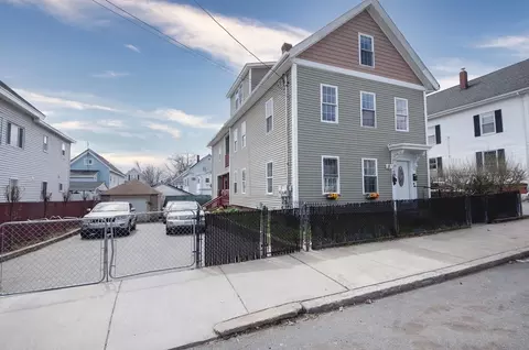 12 Grove St, Haverhill, MA 01832