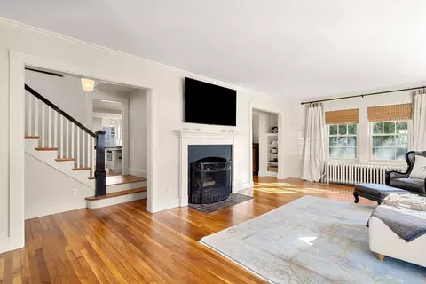 Living - 10 Pickwick Rd, Marblehead, MA 01945 photo 4 of 6