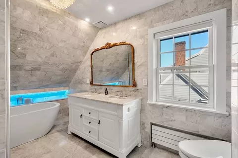 Bath - 10 Pickwick Rd, Marblehead, MA 01945 photo 2 of 4