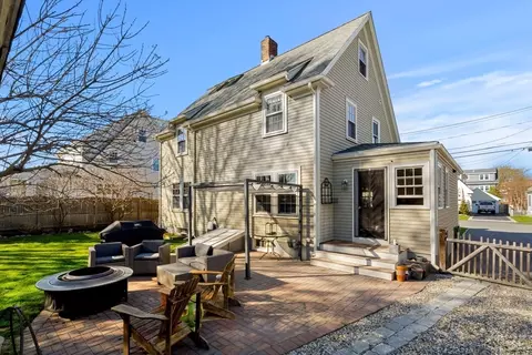 Exterior - 10 Pickwick Rd, Marblehead, MA 01945 photo 2 of 10
