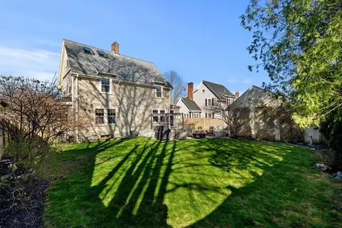 Exterior - 10 Pickwick Rd, Marblehead, MA 01945 photo 3 of 10